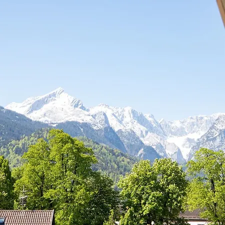 Haus Ludwig Alpenkraehe جارمش بارتنكيرشن